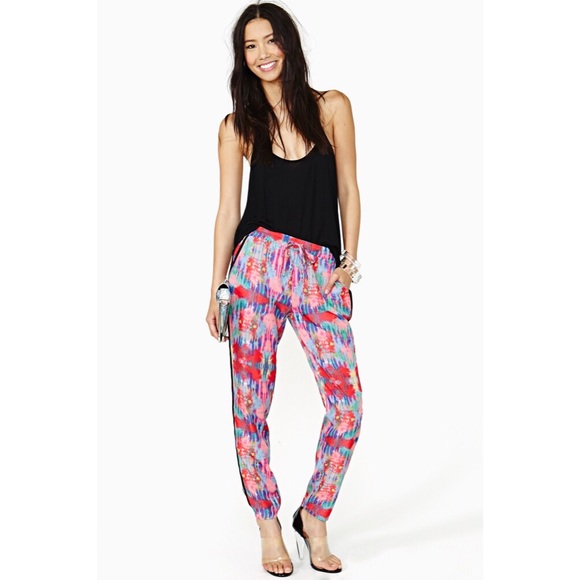 NastyGal Blurred Bloom Pants - Picture 3 of 7